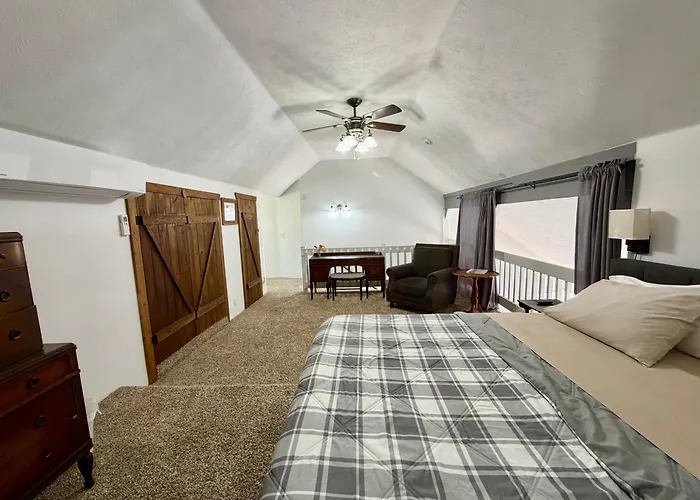 Sierra Mountain Lodge - Vacation Rentals - Yosemite